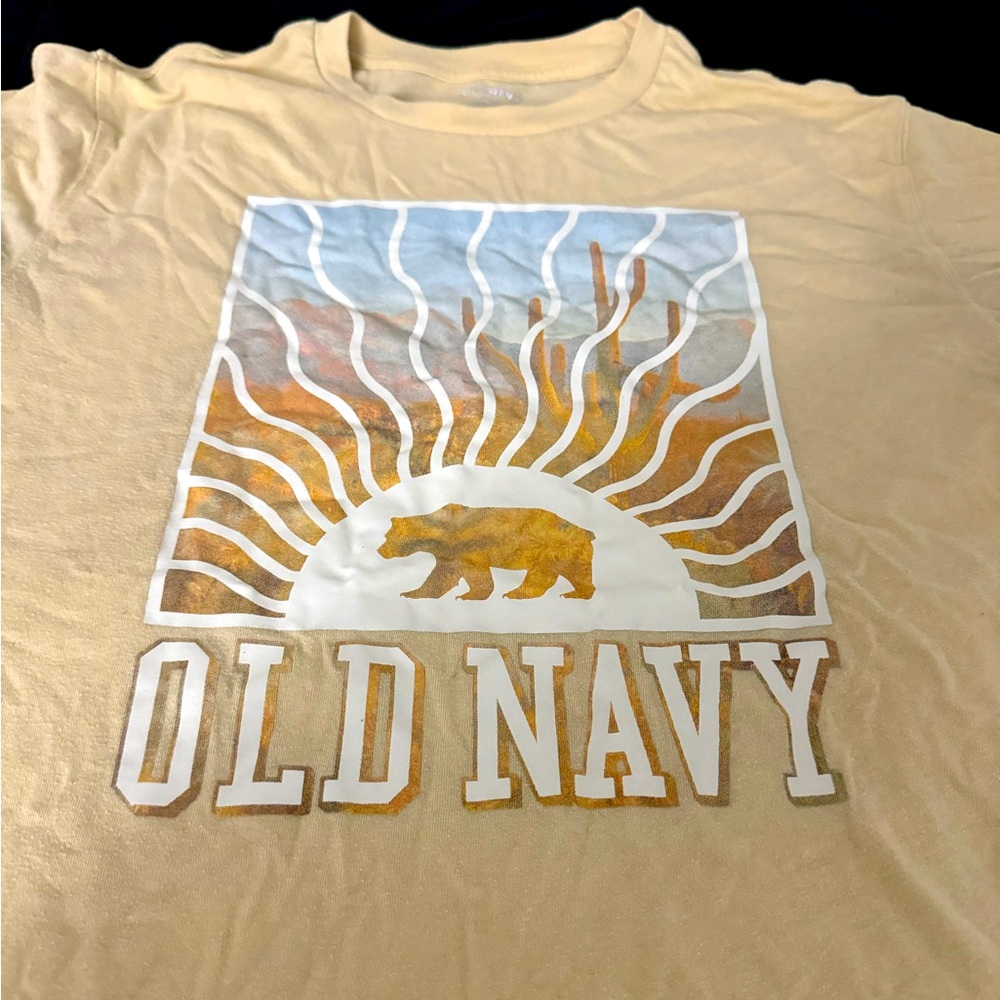 Old navy cream and white t shirt